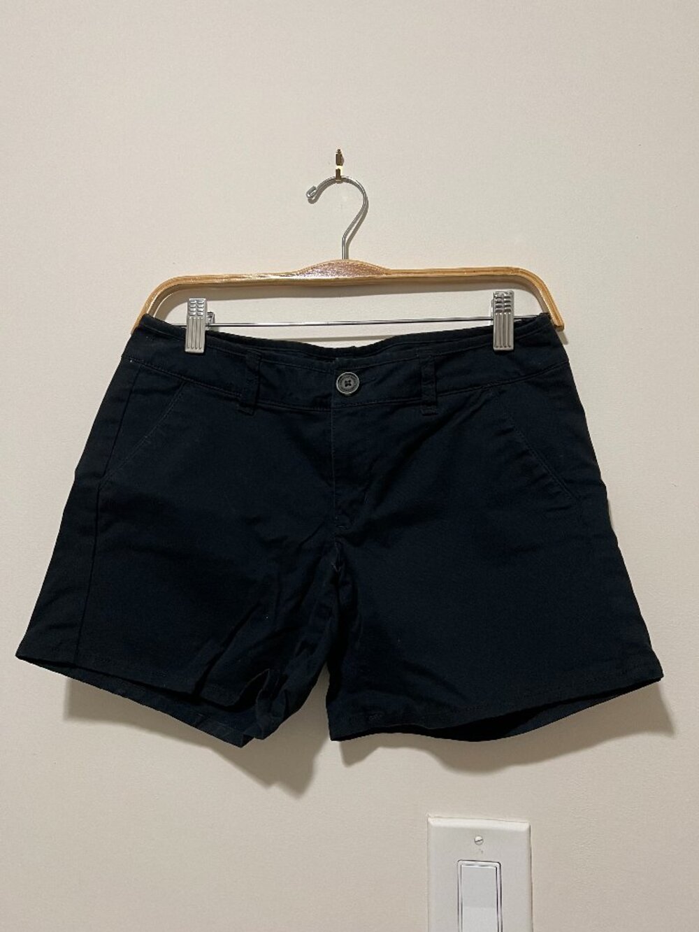 American Eagle black midi shorts